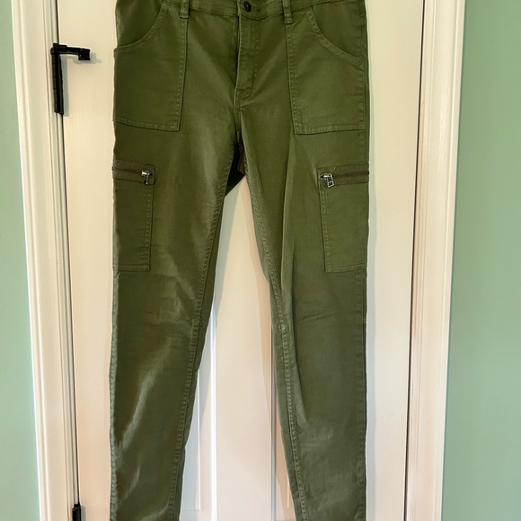 H&M Women’s Forest Green Cargo Jeans. Size 10, like new! - Picture 1 of 6